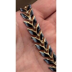 Vintage Black Enamel Gold Tone Leaf Link Bracelet 7.25"